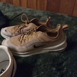 Nike axis size 8